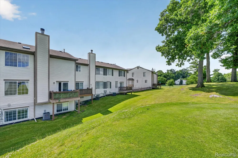 217 Oak Ridge Drive Pontiac City, MI 48341