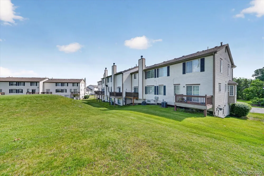 217 Oak Ridge Drive Pontiac City, MI 48341