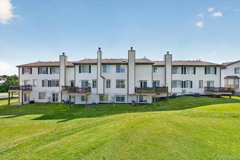 217 Oak Ridge Drive Pontiac City, MI 48341
