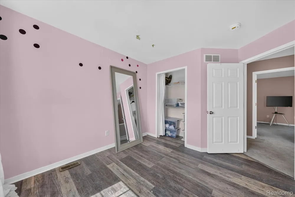 217 Oak Ridge Drive Pontiac City, MI 48341