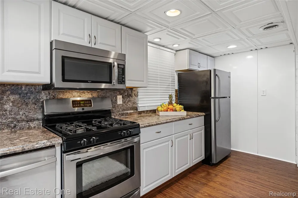 4262 Flynn Highland Charter Township, MI 48356