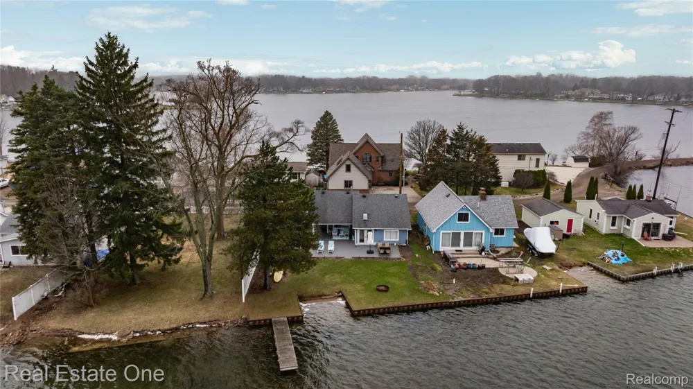 4262 Flynn Highland Charter Township, MI 48356