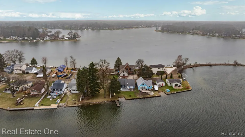4262 Flynn Highland Charter Township, MI 48356