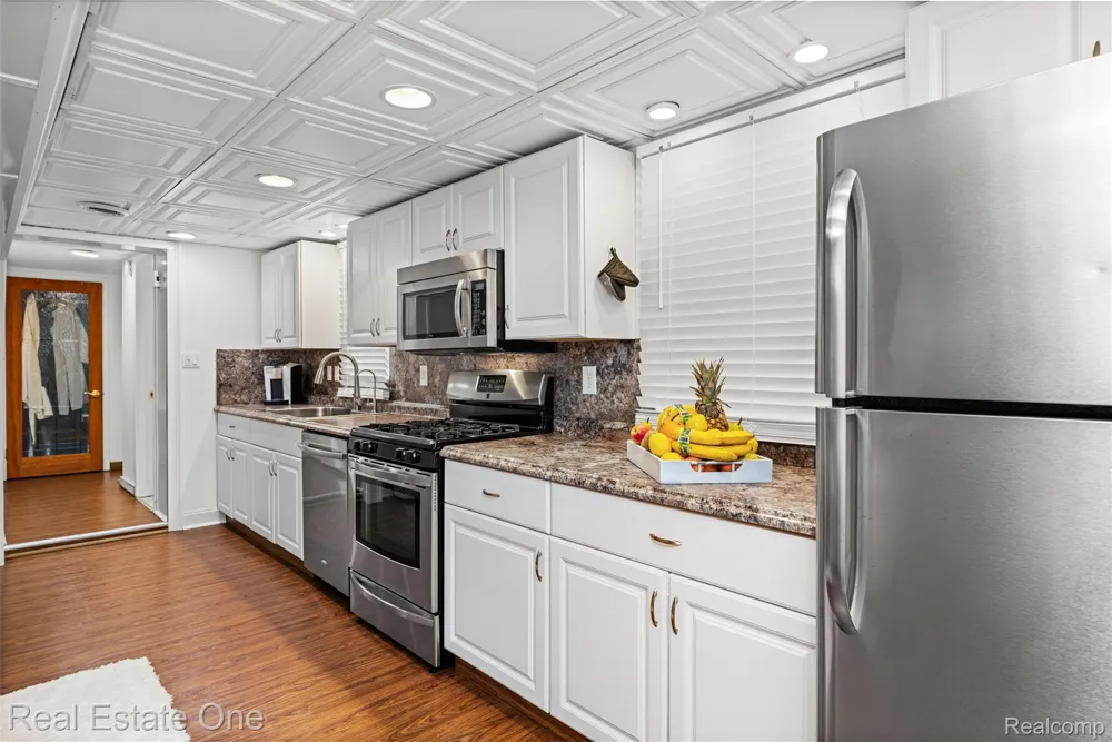 4262 Flynn Highland Charter Township, MI 48356