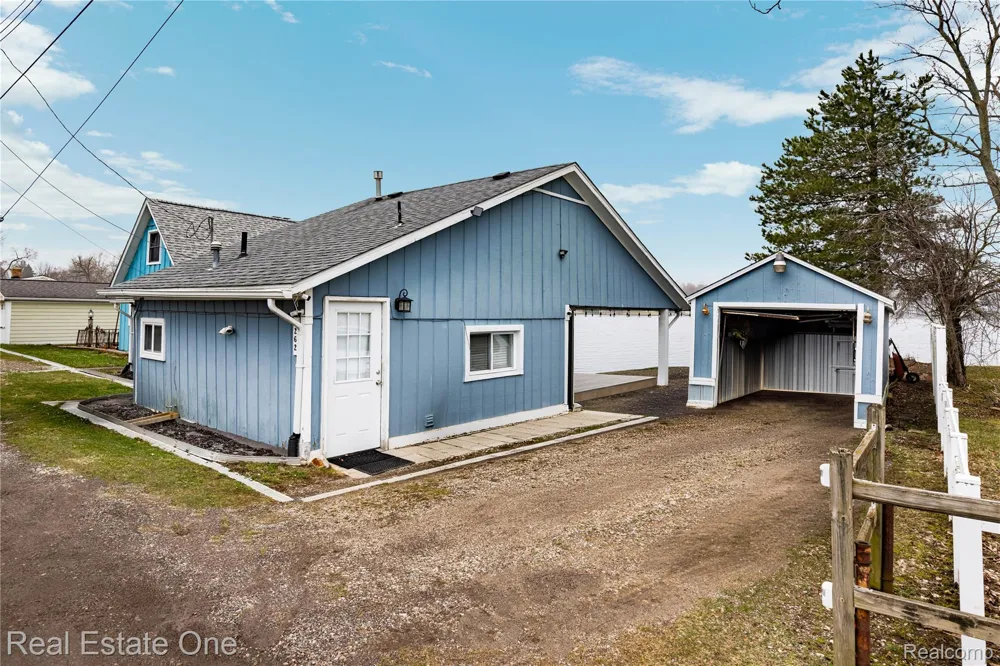 4262 Flynn Highland Charter Township, MI 48356
