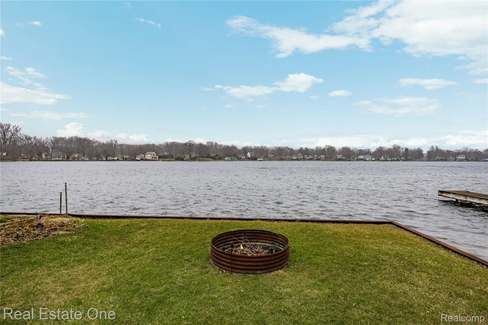 4262 Flynn Highland Charter Township, MI 48356