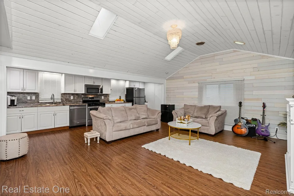4262 Flynn Highland Charter Township, MI 48356