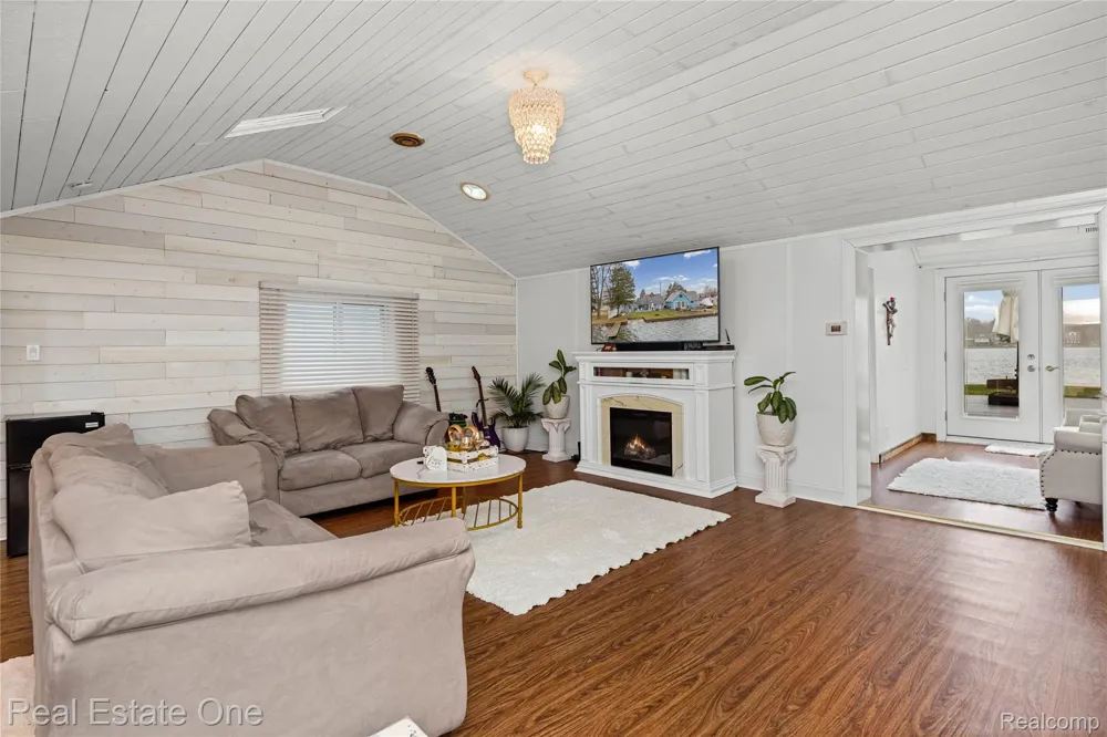 4262 Flynn Highland Charter Township, MI 48356