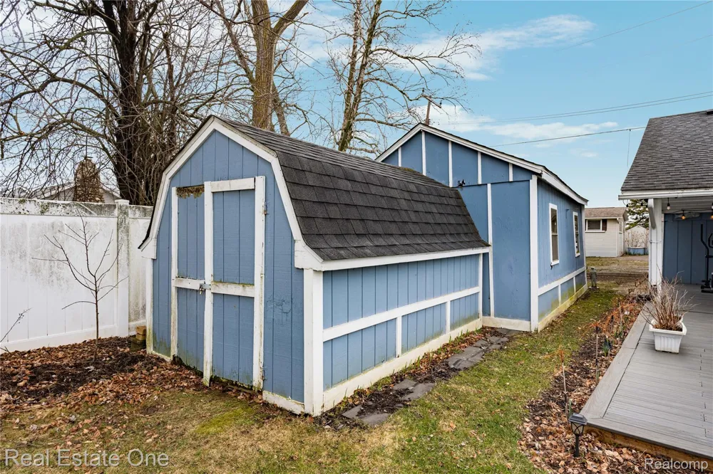 4262 Flynn Highland Charter Township, MI 48356
