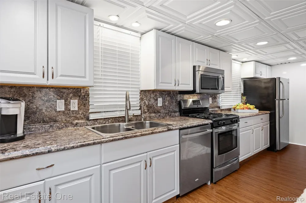 4262 Flynn Highland Charter Township, MI 48356