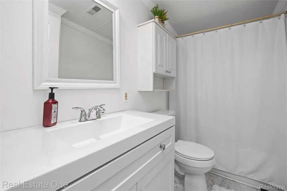 4262 Flynn Highland Charter Township, MI 48356