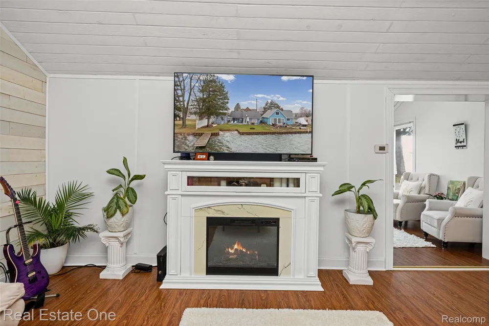 4262 Flynn Highland Charter Township, MI 48356