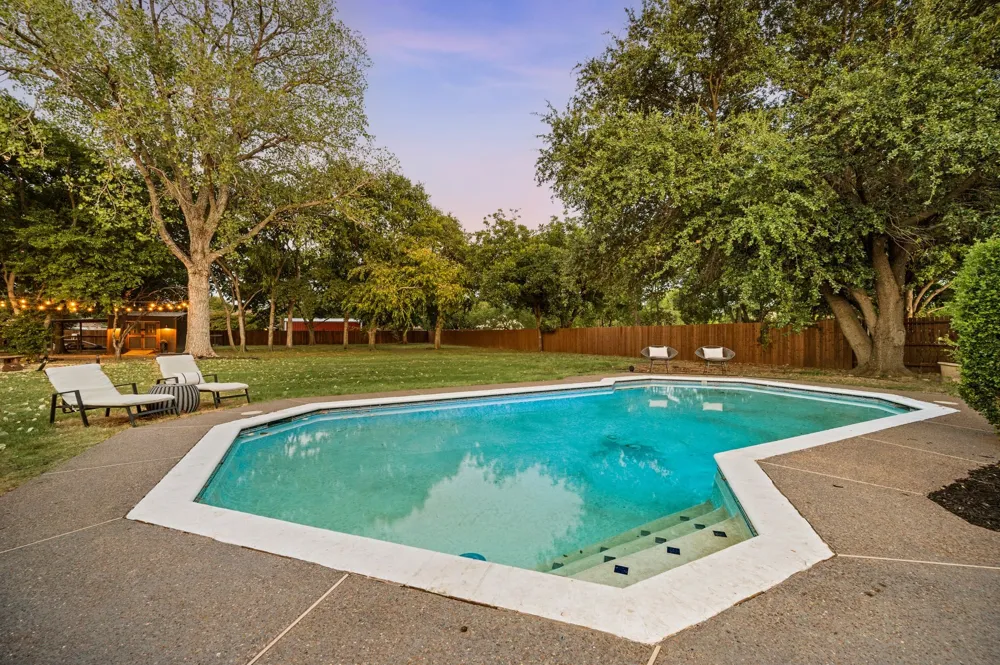 2403 Carroll Avenue Southlake, TX 76092