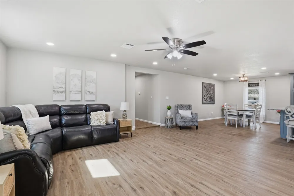 2808 Sky Harbour Drive Granbury, TX 76049