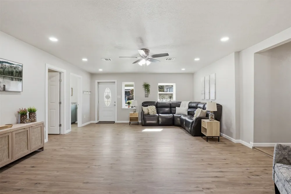 2808 Sky Harbour Drive Granbury, TX 76049