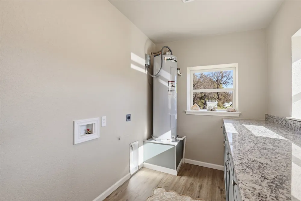 2808 Sky Harbour Drive Granbury, TX 76049
