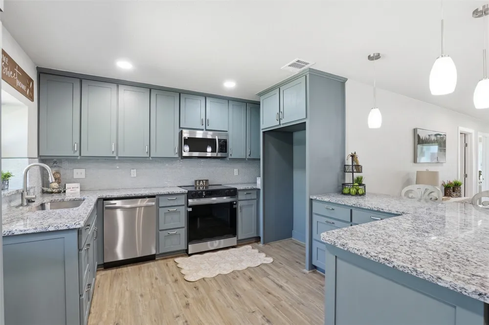 2808 Sky Harbour Drive Granbury, TX 76049