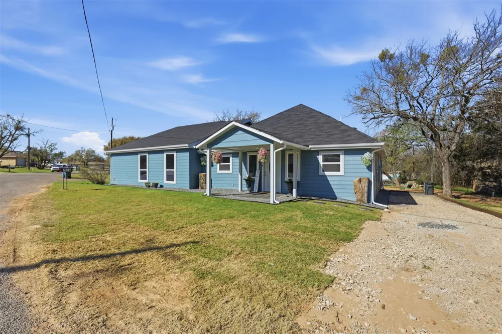 2808 Sky Harbour Drive Granbury, TX 76049