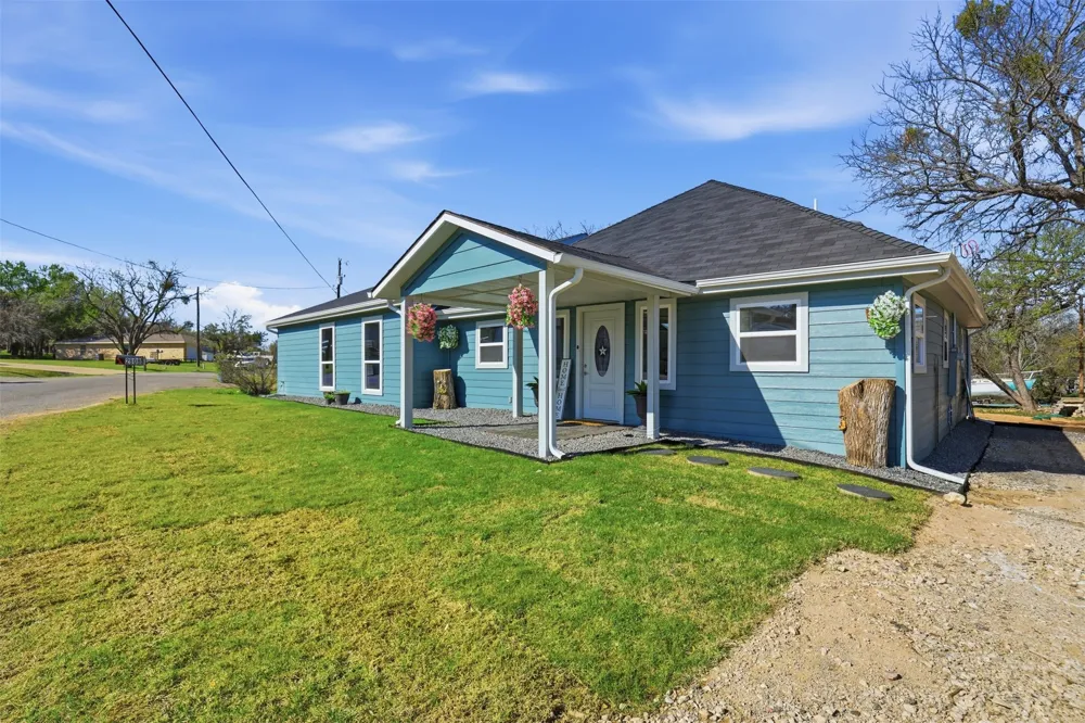 2808 Sky Harbour Drive Granbury, TX 76049