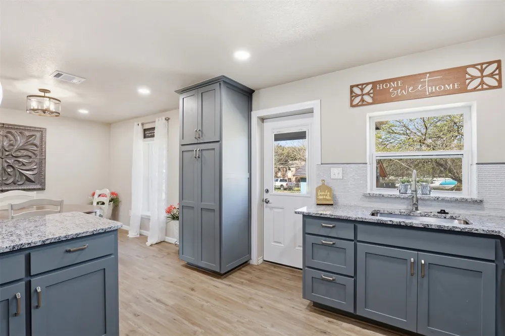 2808 Sky Harbour Drive Granbury, TX 76049