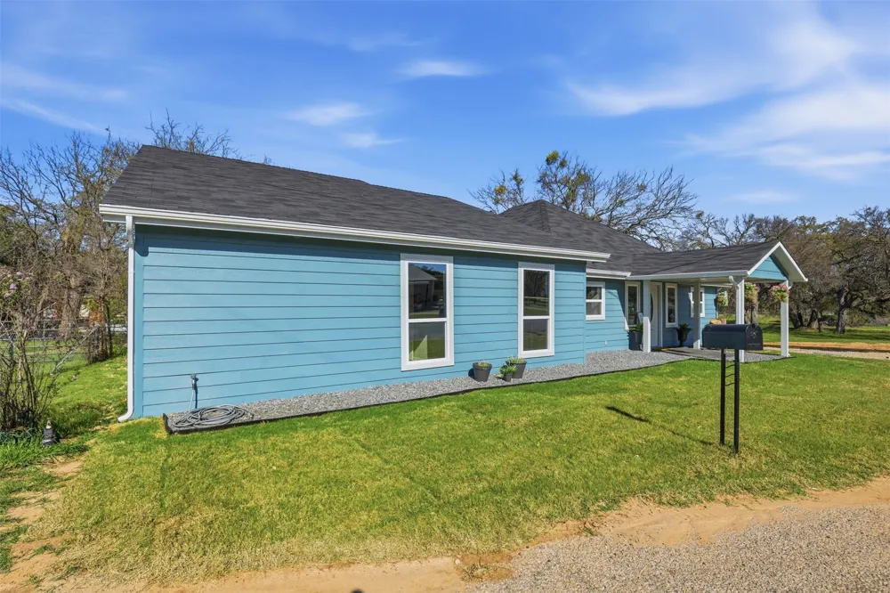 2808 Sky Harbour Drive Granbury, TX 76049