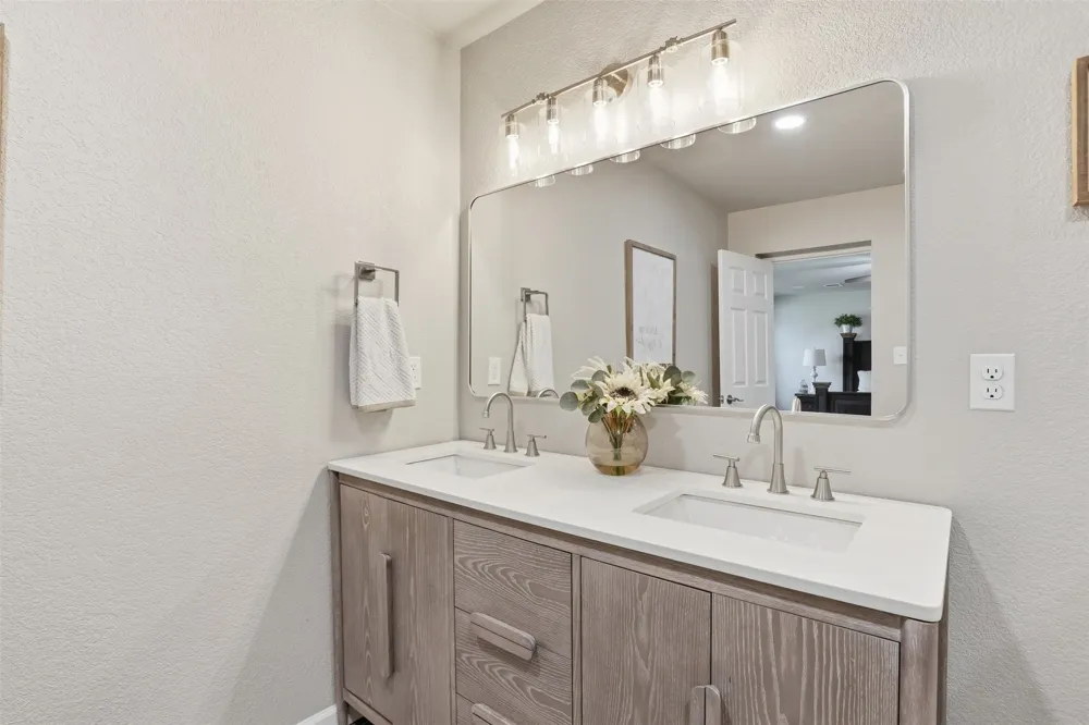 2808 Sky Harbour Drive Granbury, TX 76049