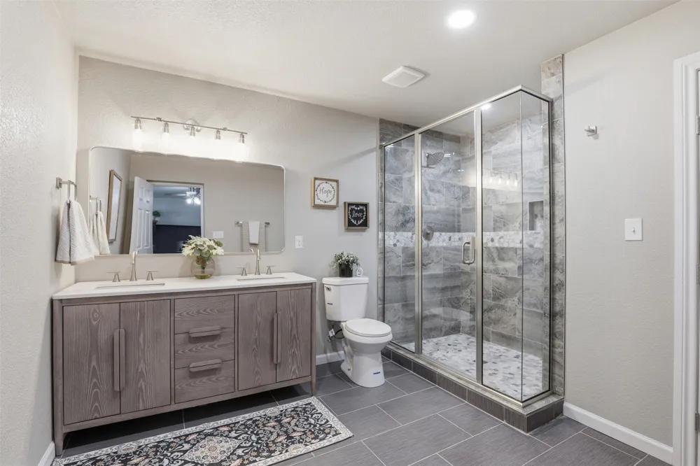 2808 Sky Harbour Drive Granbury, TX 76049