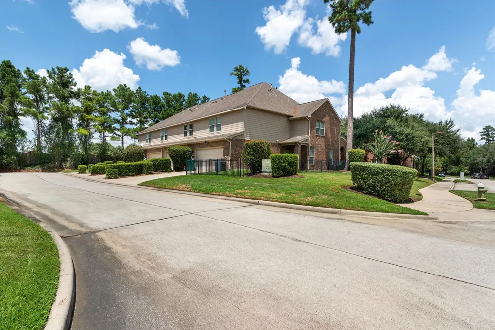 31 Umbria Lane The Woodlands, TX 77382