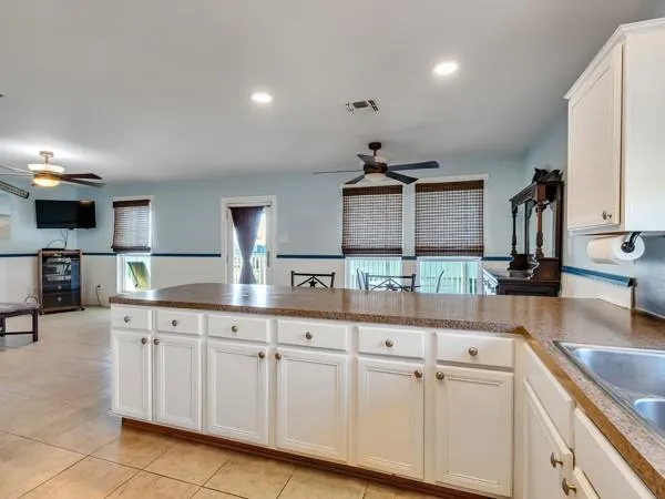 16631 Mansvelt Road Jamaica Beach, TX 77554