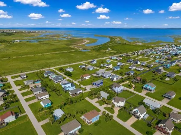 16631 Mansvelt Road Jamaica Beach, TX 77554