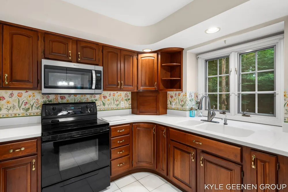 13469 Redbird Lane Grand Haven, MI 49417