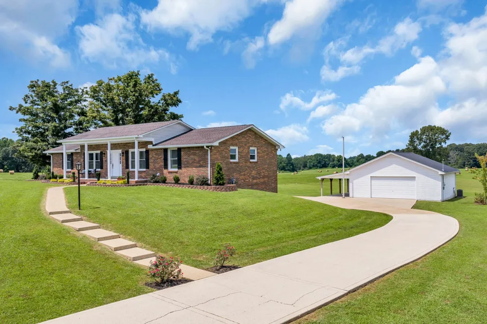 2151 Abiff Rd Burns, TN 37029