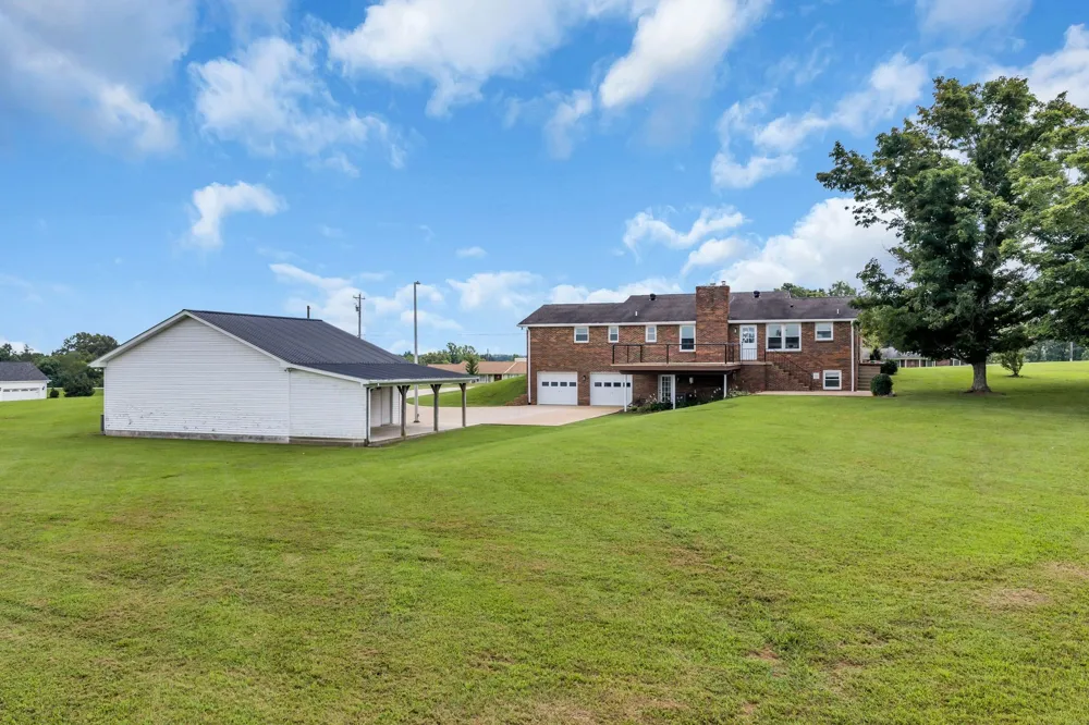 2151 Abiff Rd Burns, TN 37029