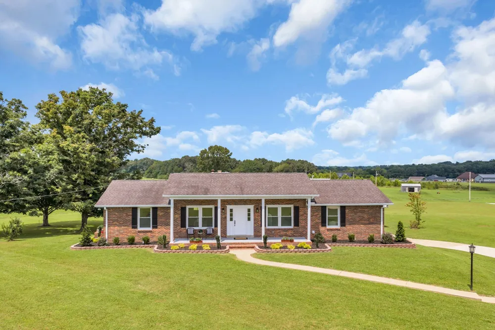 2151 Abiff Rd Burns, TN 37029