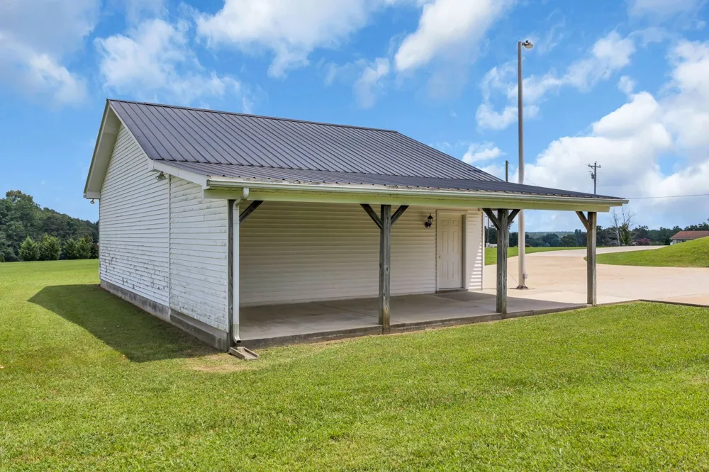 2151 Abiff Rd Burns, TN 37029