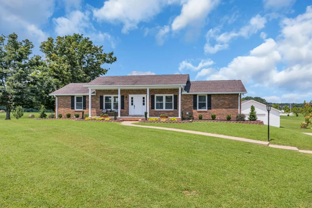 2151 Abiff Rd Burns, TN 37029