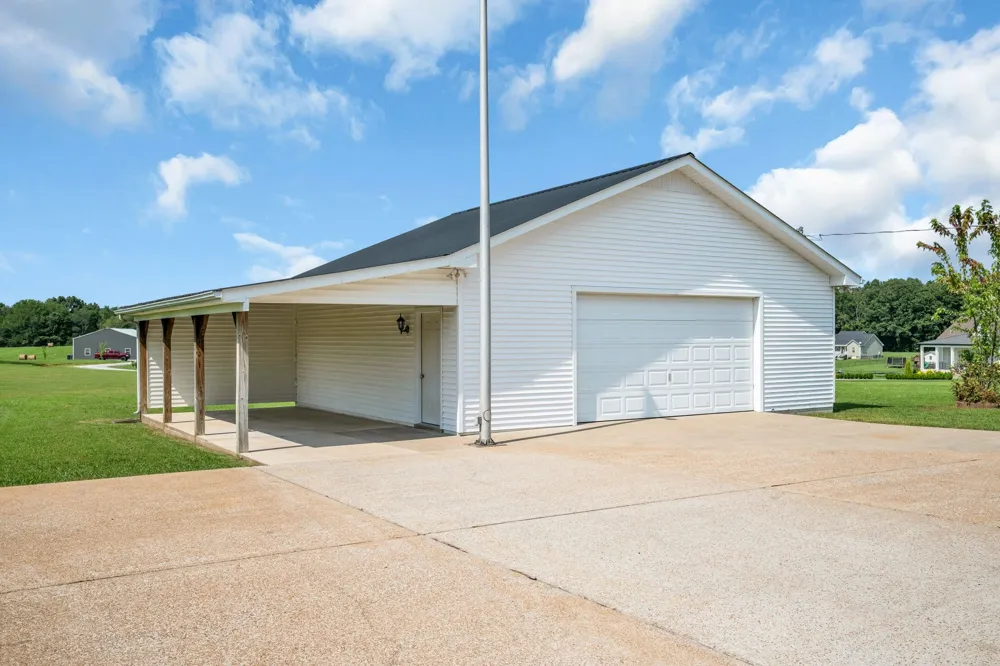2151 Abiff Rd Burns, TN 37029