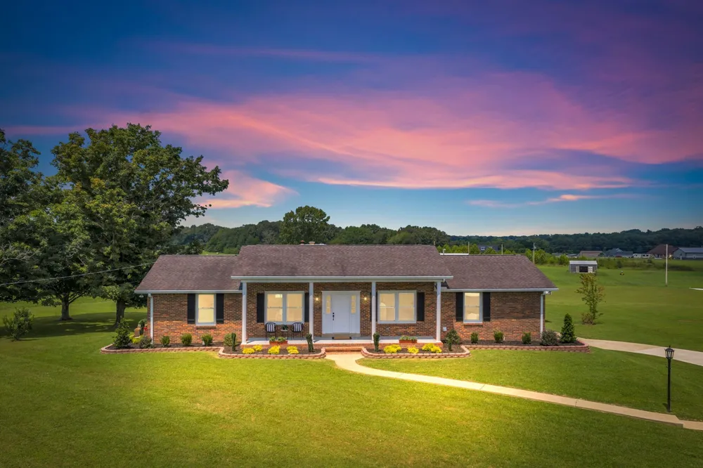 2151 Abiff Rd Burns, TN 37029