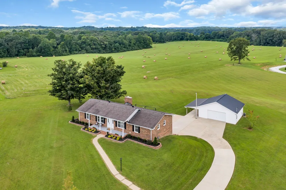 2151 Abiff Rd Burns, TN 37029