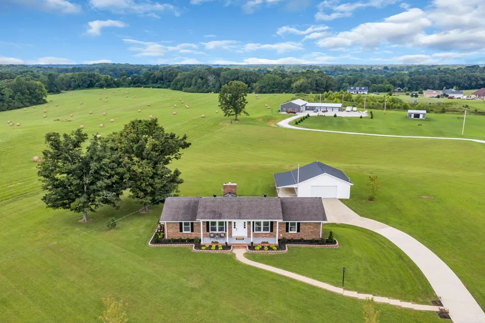2151 Abiff Rd Burns, TN 37029