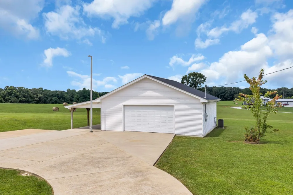 2151 Abiff Rd Burns, TN 37029