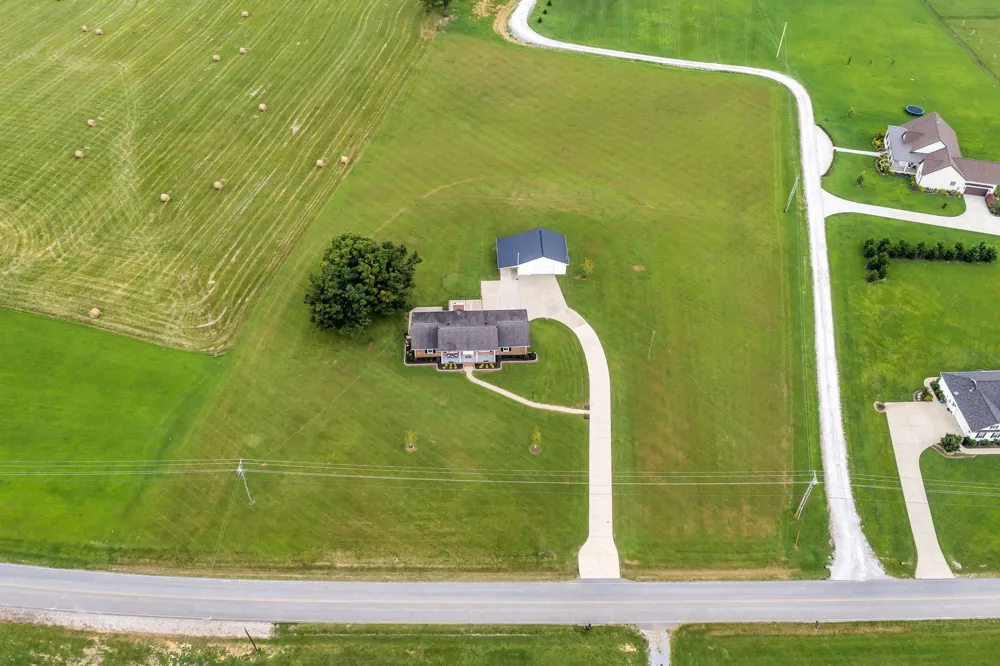 2151 Abiff Rd Burns, TN 37029