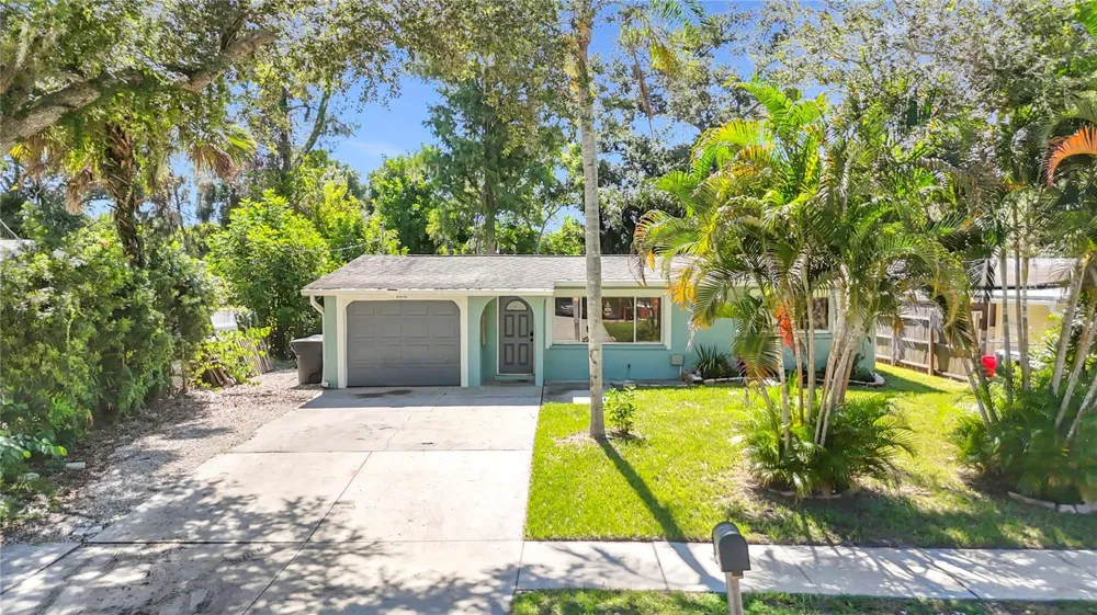 2212 VINSON AVENUE Sarasota, FL 34232