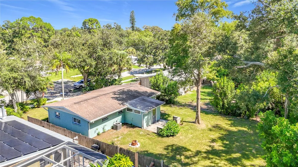 2212 VINSON AVENUE Sarasota, FL 34232
