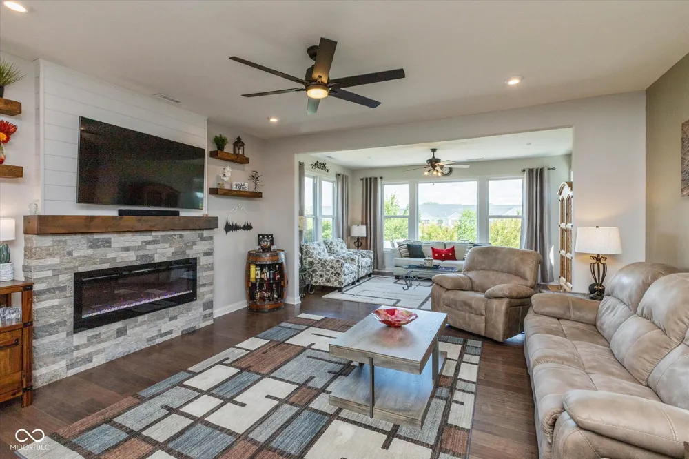 6304 W Cedar Chase Drive McCordsville, IN 46055