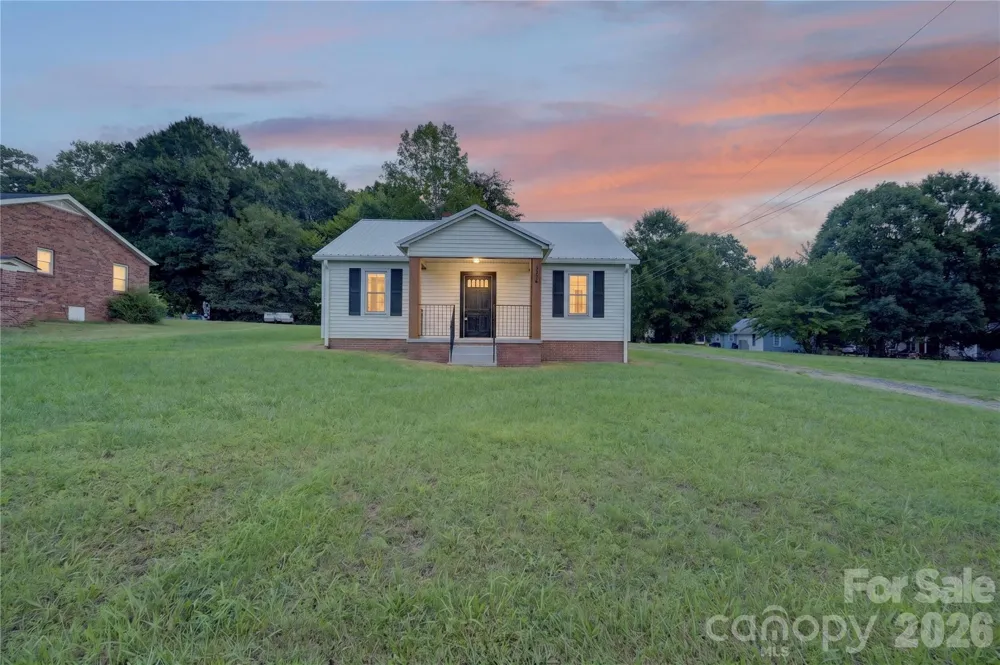 2318 32nd Street NE Hickory, NC 28601