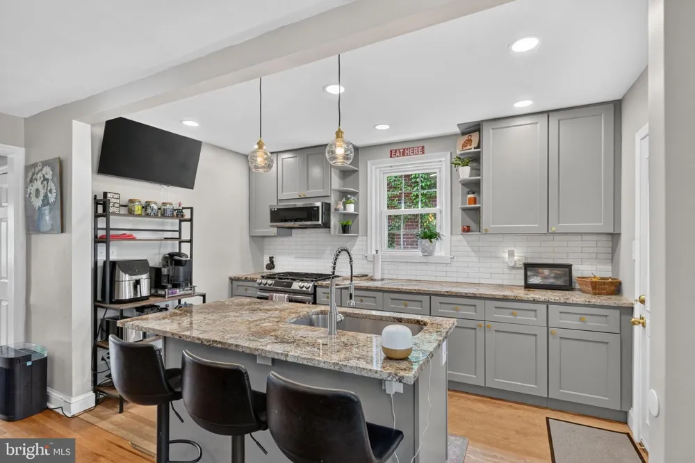 1811 OAK STREET Wilmington, DE 19805