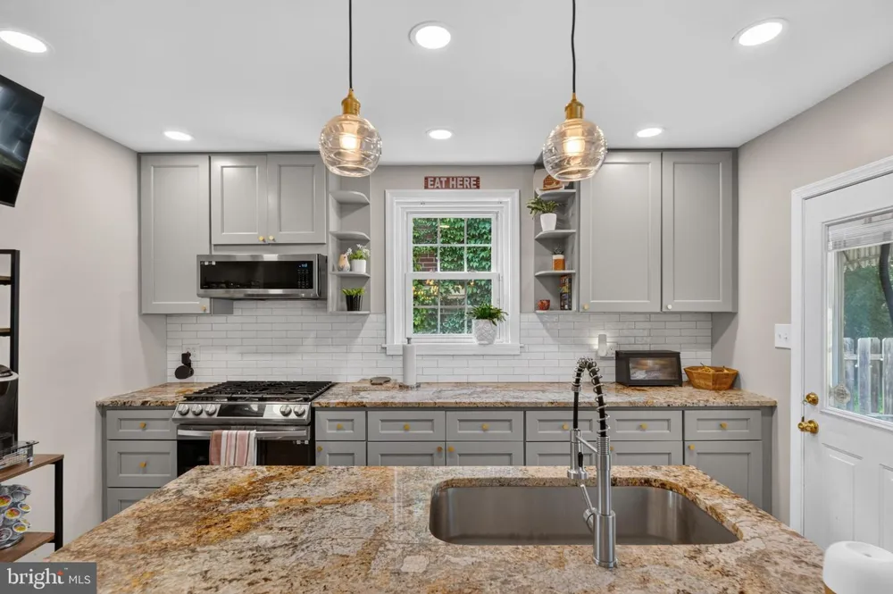 1811 OAK STREET Wilmington, DE 19805