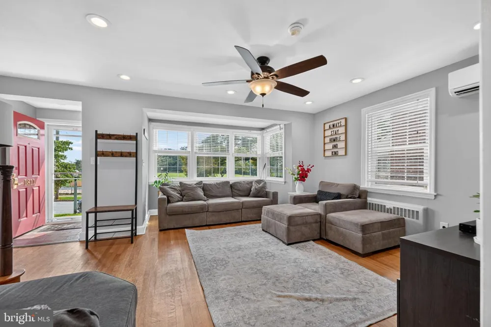 1811 OAK STREET Wilmington, DE 19805