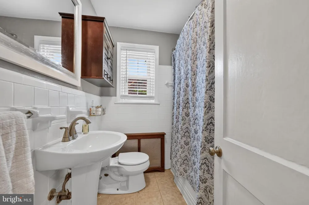 1811 OAK STREET Wilmington, DE 19805